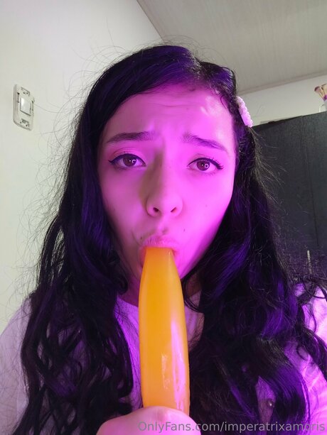 Mommy Nextdoor XXXモデル 写真