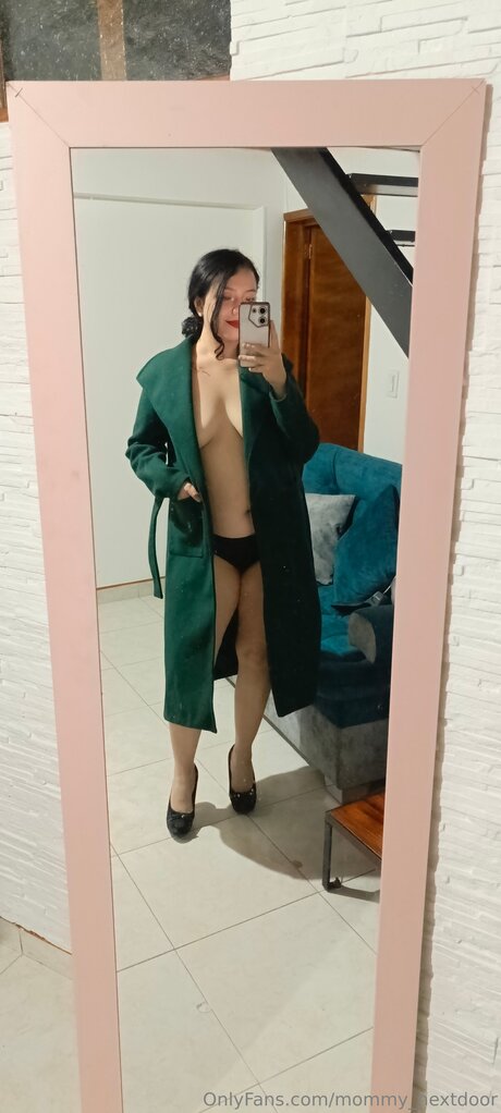 Mommy Nextdoor かわいいモデル 写真