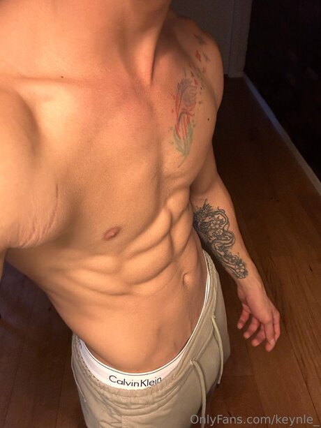 Keynle スター 裸 写真