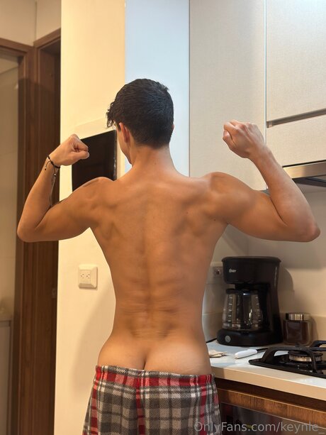 Keynle エロティックなポルノスター 画像