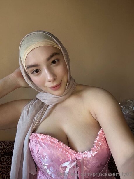 Princessemily07 ポルノスター トップ 写真