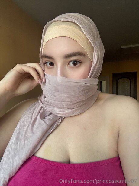 Princessemily07 セックス女優 写真