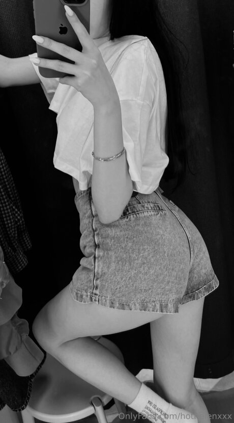 Hothelenxxx ポルノスター セクシー 写真