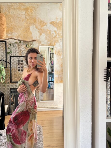 Kaira Xaen 美しいポルノスター ギャラリー