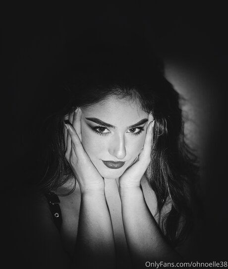 18歳のOnlyFans トップ 画像