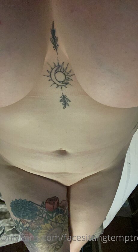 Facesittingtemptress 最高のモデル 写真