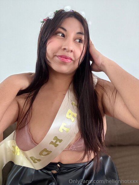 Hellenhotxxx アダルトモデル 写真