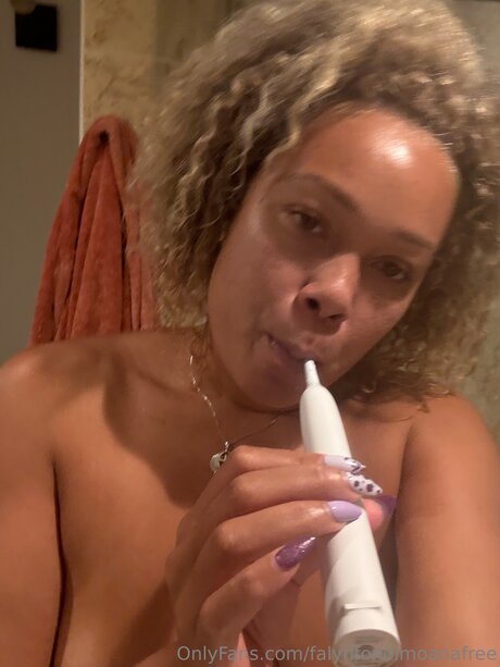 マッサージ動画 OnlyFans セクシーヌード 写真