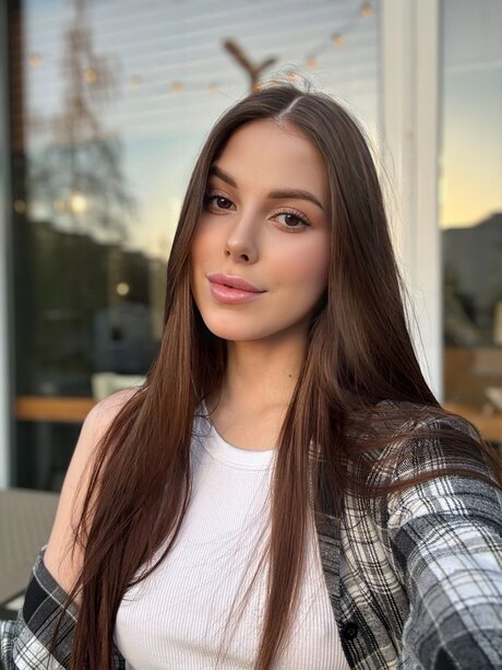 Lillie Miler かわいいポルノスター 写真