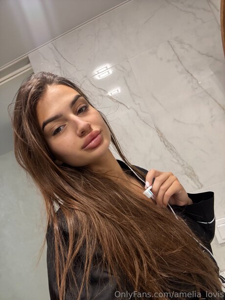 Amelia Lovis ポルノスター ホット 画像