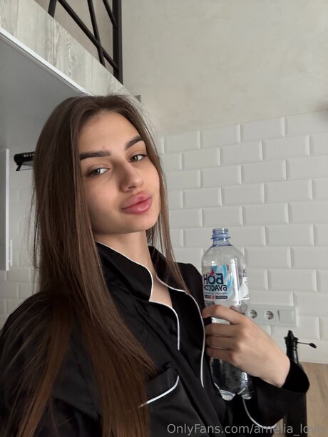 Amelia Lovis ポルノ女優 写真