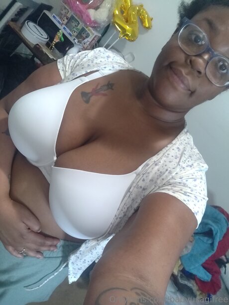 ニューハーフ 熟女 OnlyFans 無料xxx 画像