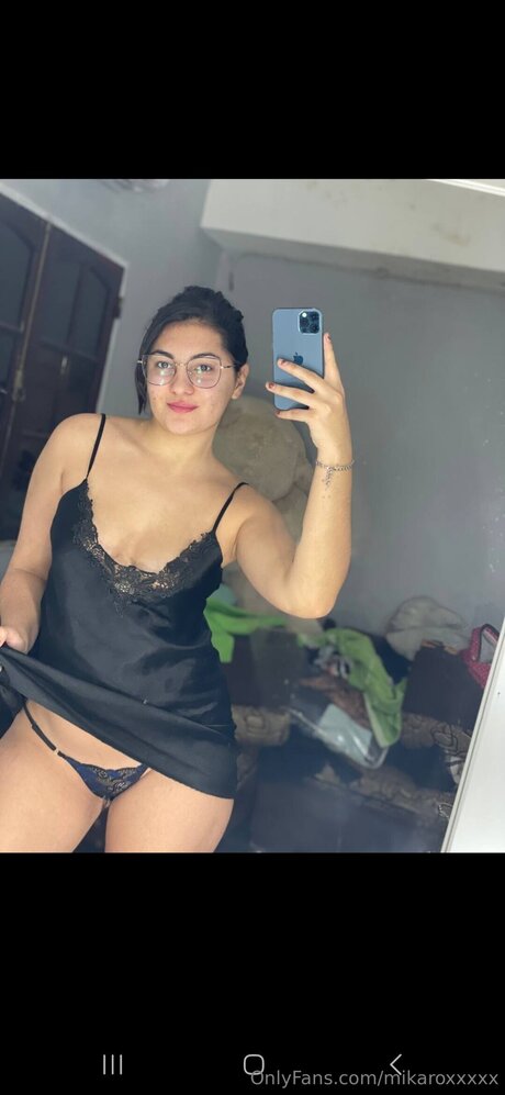 巨乳とお尻のOnlyFans 美しいヌード 画像