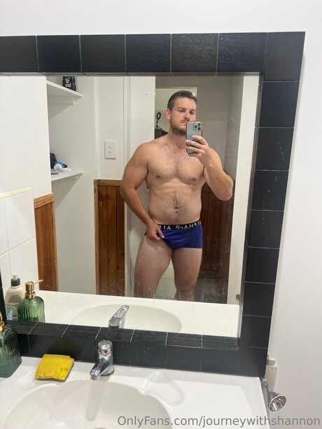 Journeywithshannon 裸のスター 写真