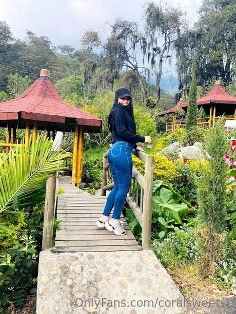 Coralsweet 1 エロティックなポルノスター ギャラリー