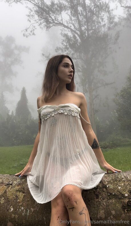 Samaltham69 アダルト女優 写真