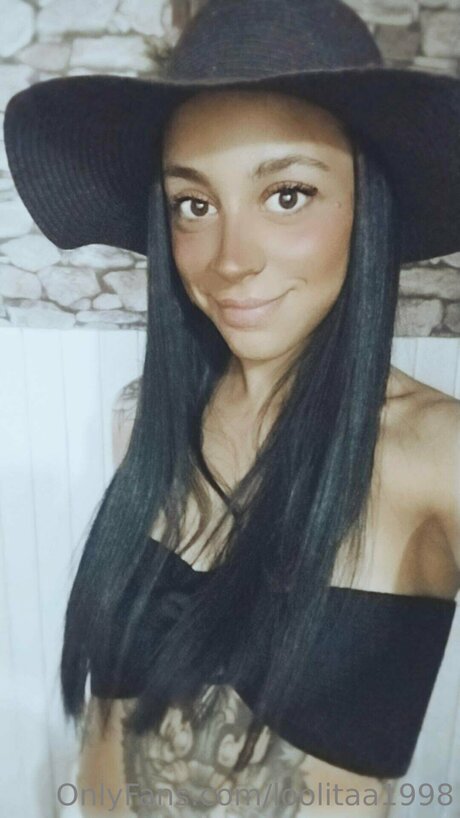 Loolitaa1998 裸のモデル 写真