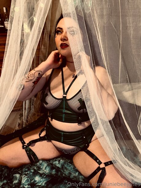 Juniebeejones 最高のスター 写真