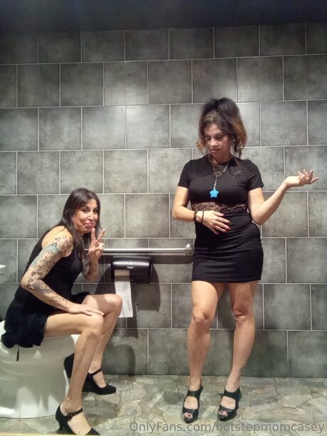 Hotstepmomcasey スター 裸 写真