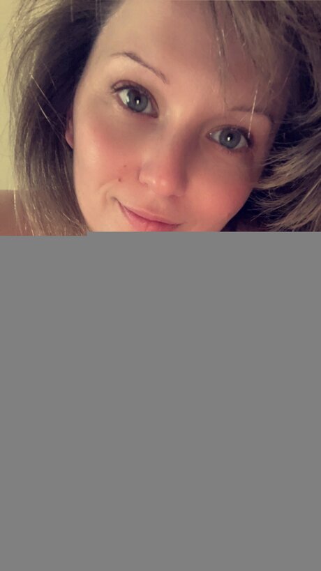 Goldengurl999 セックス女優 写真