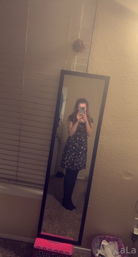 Goldengurl999 モデル 写真