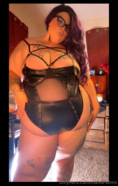 Mandi Sinns 独占女優 写真