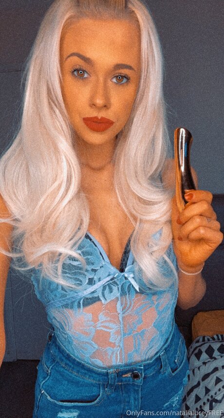 Blonde232323free 美しいモデル 画像