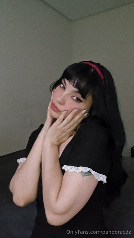 裸のトゥインクOnlyFans 無料ヌード 写真