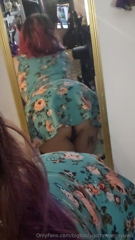 Bigtiddygothmommyuwu 完璧なモデル 写真