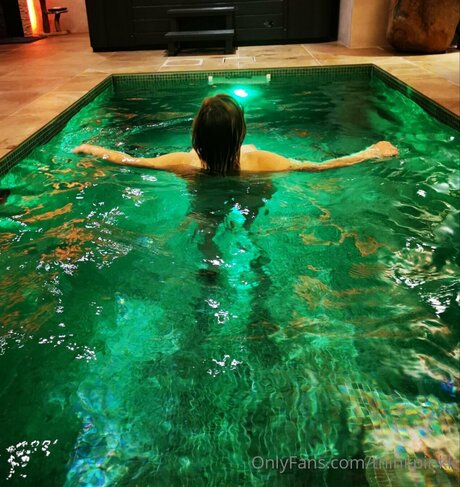 Thinkpinkk ホットなポルノスター 写真