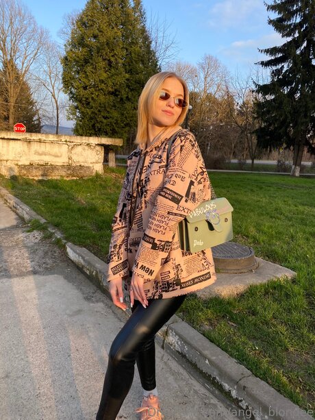 Angel Blondee 最高のモデル 画像