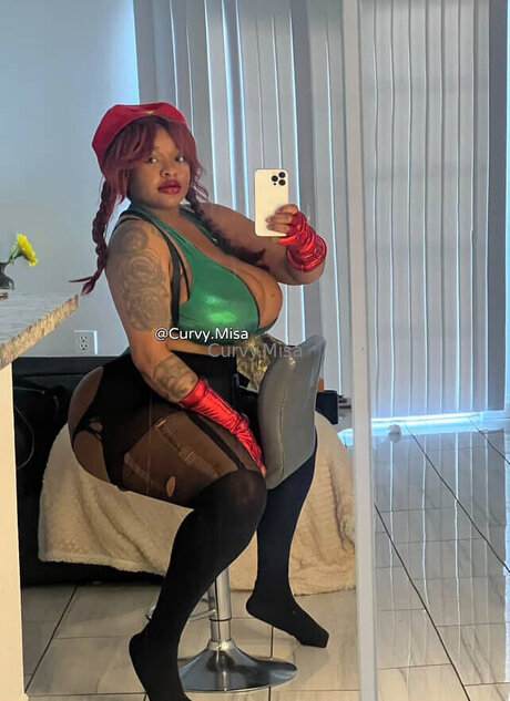 Curvy Misa 独占ポルノスター 画像