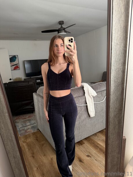 スリムな熟女OnlyFans ホット裸 写真