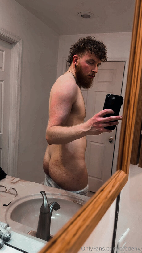 Brodenv ポルノスター 裸 写真