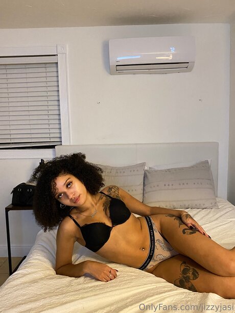 Jizzyjasi 女優 写真