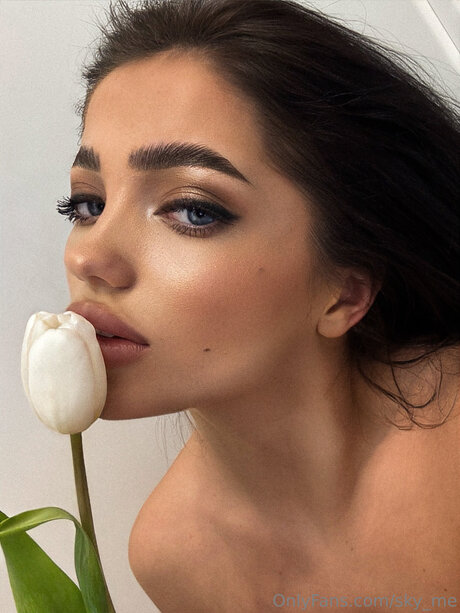 Sky Me 裸のモデル 写真