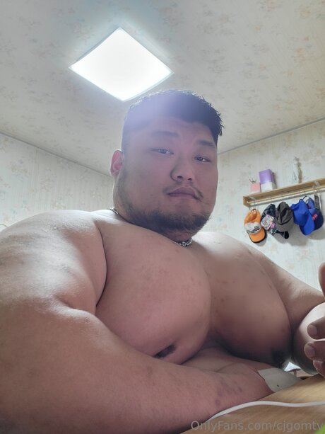 フィンドムオンリーファンズ セクシーヌード ギャラリー