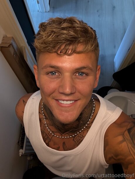 Urtattooedboyf ポルノスター トップ 写真