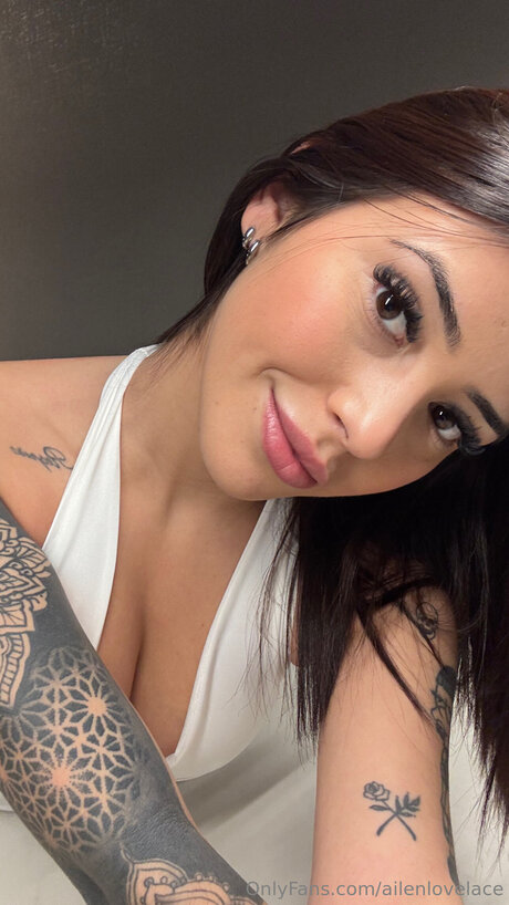 ゲイランジェリーOnlyFans アートヌード 画像