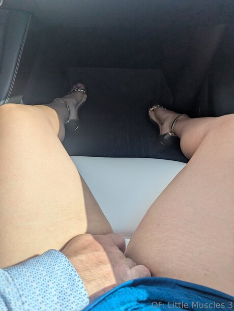 痩せたブロンドのOnlyFans ポルノグラフィック 画像