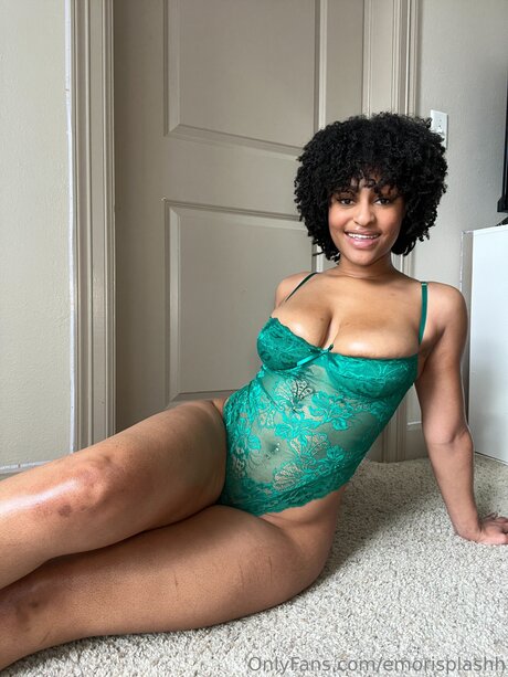 金髪の小柄なOnlyFans アートヌード 画像