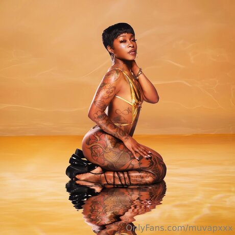 金髪の小柄なOnlyFans アート裸 写真