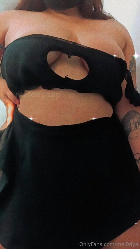 Mel0dya ホットなポルノスター 写真