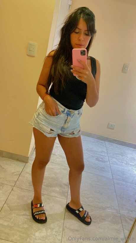 Almie White 独占スター 写真