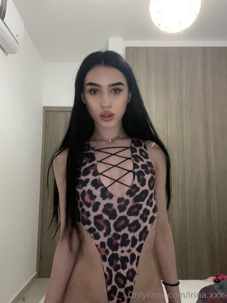 Aisha Khalifa アートモデル 写真