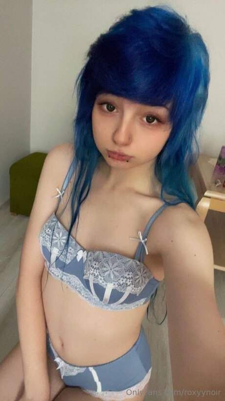 女子高生OnlyFans 美しいヌード 画像