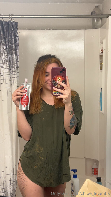 Red W かわいいポルノスター 画像