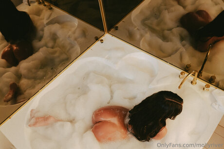 Mollyriver スター 裸 写真