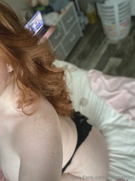 Nylanattirri ポルノスター 画像