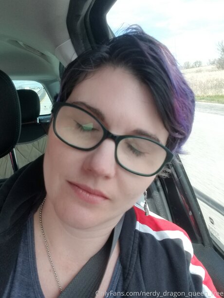 Nerdy Dragon Queen Free トップモデル ギャラリー